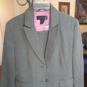 Skirt suit